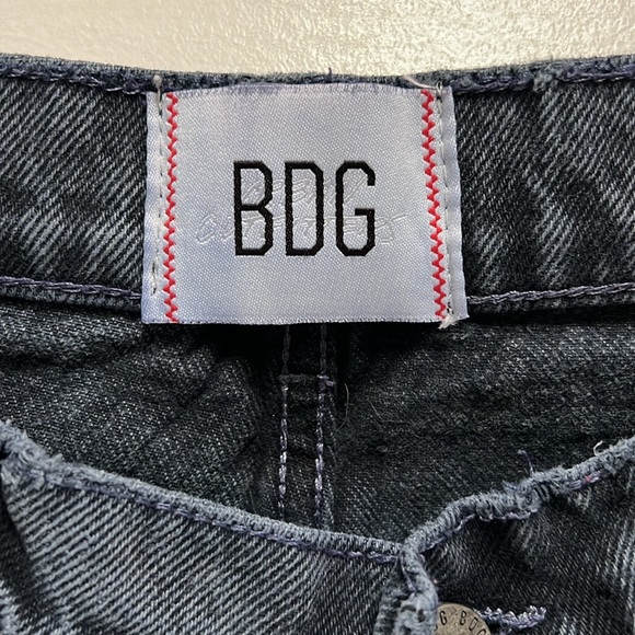 BDG Dipped V Jeans - Picture 2 of 5